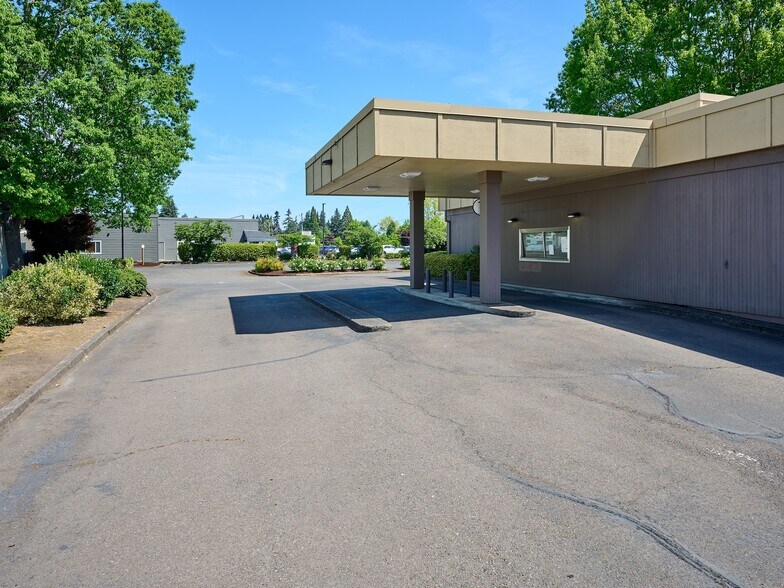 More Photos Of 200 Center Ave, Molalla Bank For Sale