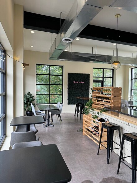 More Photos Of 425 N Main St, Harrisonburg Storefront For Lease