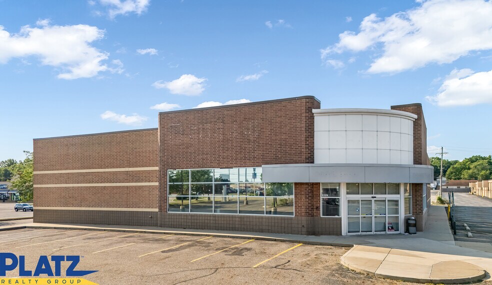 More Photos Of 2229 E State St, Salem Drugstore For Sale