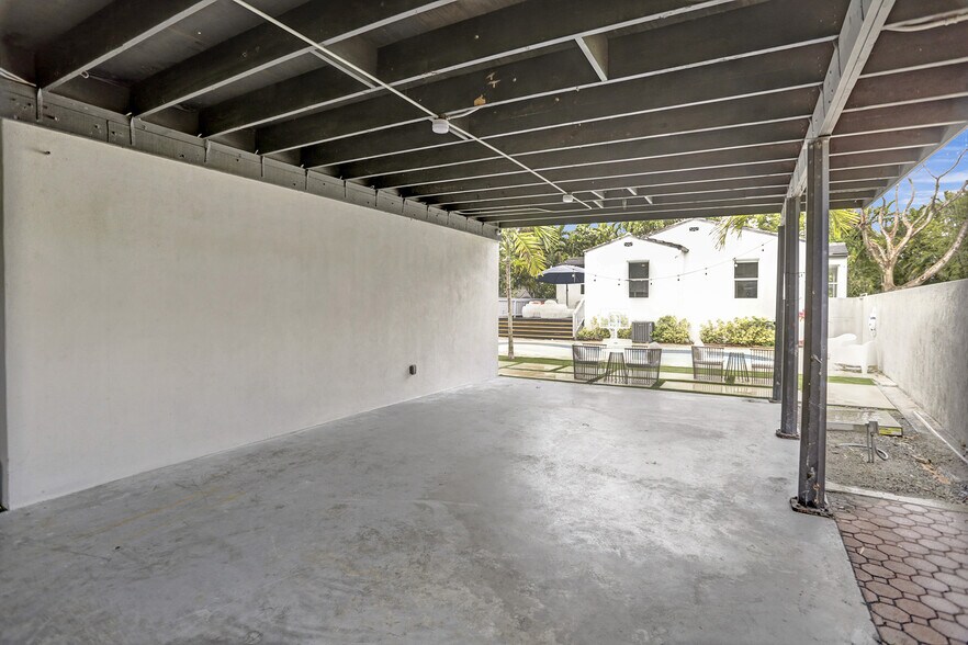 More Photos Of 430 Ne 121st St, Biscayne Park Movie Radio TVStudio For Sale