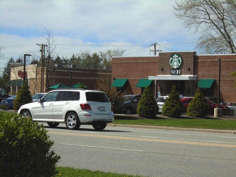 More Photos Of 33 Waukegan Rd, Lake Bluff Office For Sale