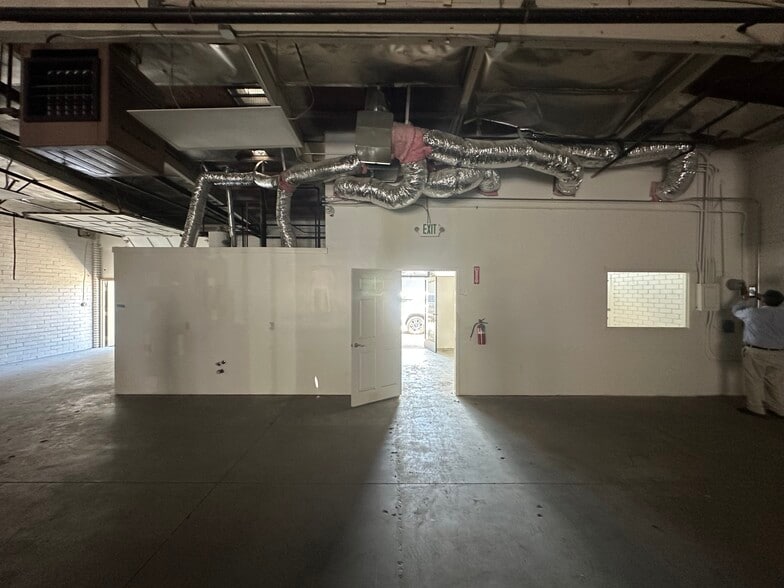 More Photos Of 3850 Broadway Pl, Los Angeles Warehouse For Lease