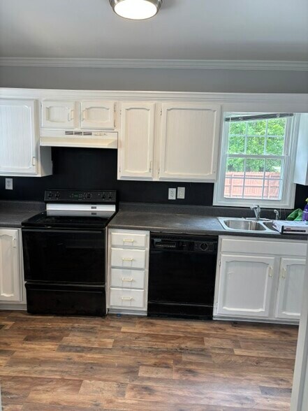 More Photos Of 202 Carolina Ave, Moncks Corner Office For Sale