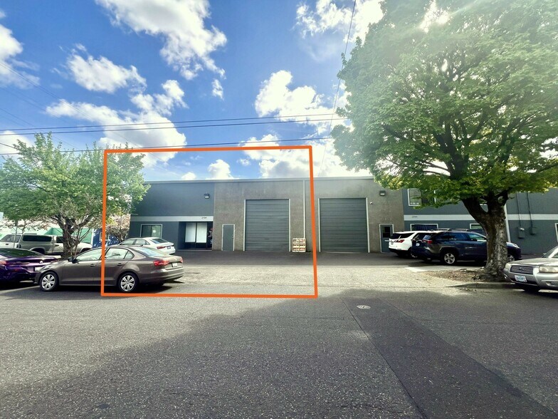 More Photos Of 2104-2134 SE 9th Ave, Portland Warehouse For Lease