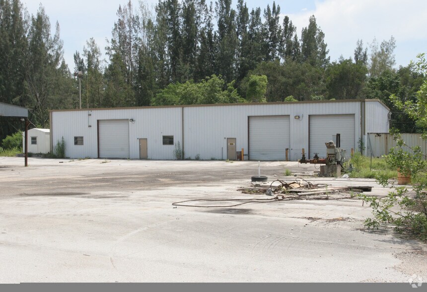 More Photos Of 8565 W 44th Ave, Hialeah Warehouse For Lease