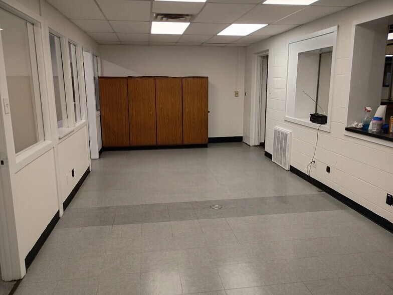 More Photos Of 11740 Dixie Hwy, Birch Run Truck Terminal For Lease