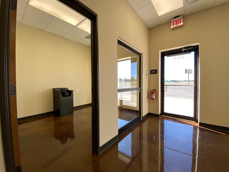 More Photos Of 8921 NW Expressway, Oklahoma City Specialty For Sale