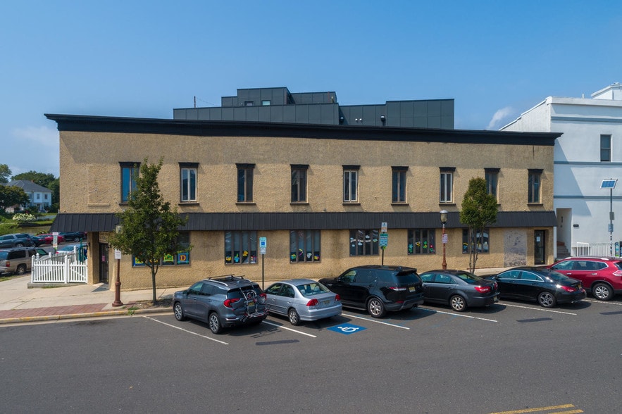 More Photos Of 601 Lake Ave, Asbury Park Office Residential For Lease