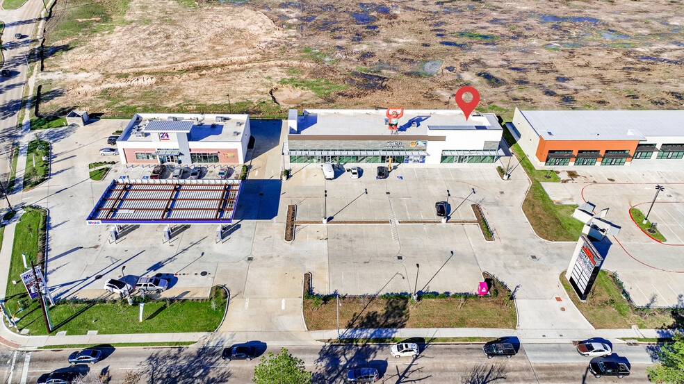 More Photos Of 650 W Rankin Rd, Houston Freestanding For Lease