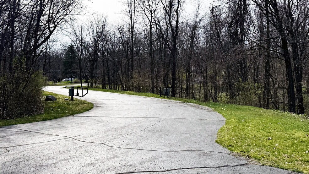 More Photos Of 8240 Stadium Dr, Kalamazoo Light Distribution For Sale