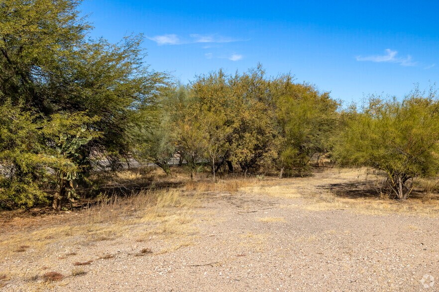 More Photos Of 1333 S Abrego Dr, Green Valley Land For Lease