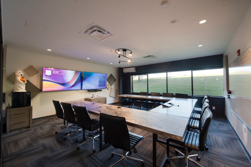 More Photos Of 6141 Avery Rd, Dublin Warehouse For Sale