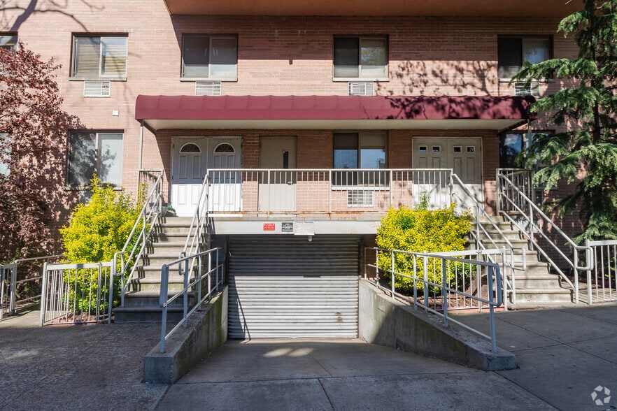 More Photos Of 11882 Metropolitan Ave, Kew Gardens Apartments For Lease