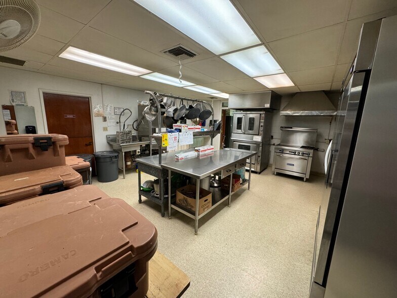 More Photos Of 10953 14th Ave, Armona Office For Sale
