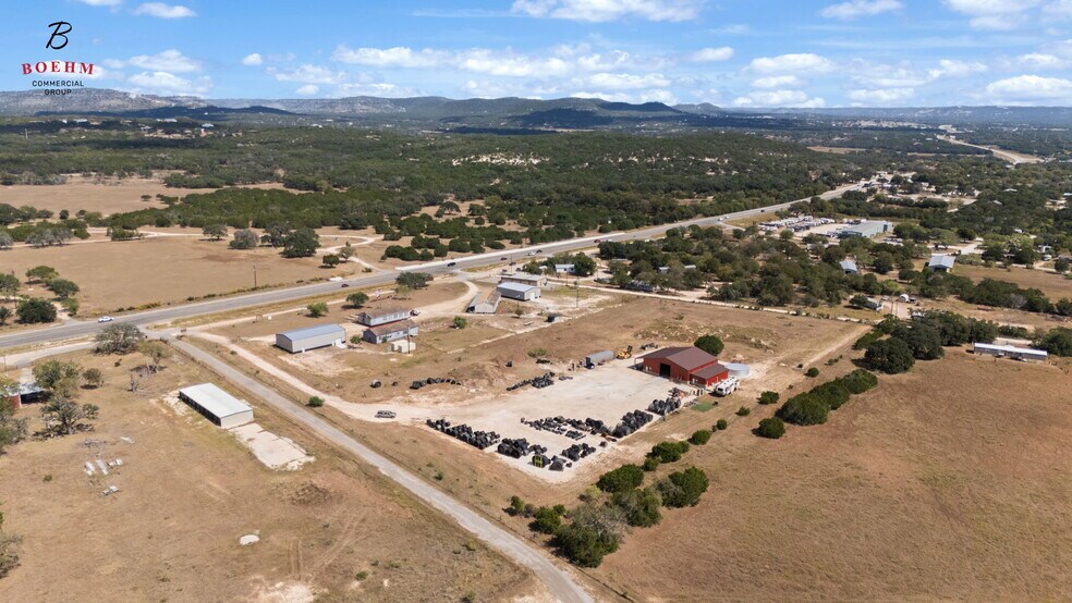 More Photos Of 9106 Highway 16, Pipe Creek Flex For Sale