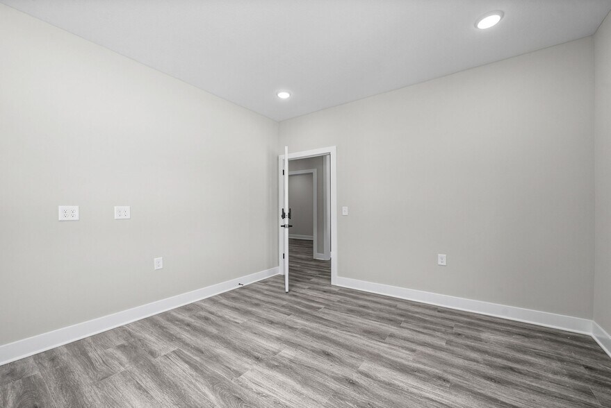 More Photos Of 1404 Dover Rd, Clarksville Office For Lease