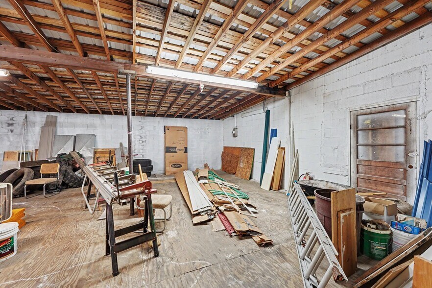More Photos Of 427 W Gene Hairston St, Madison Auto Repair For Sale