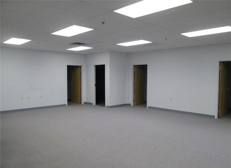 More Photos Of 90 S Park St, Willimantic Warehouse For Lease