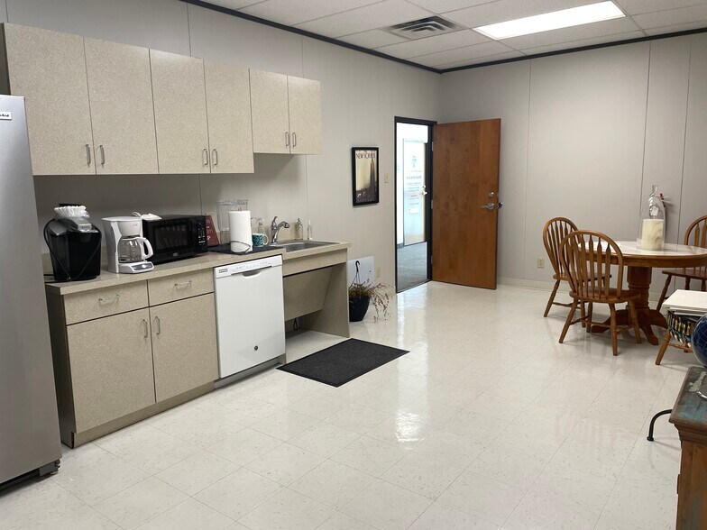 More Photos Of 9241 Lyndon B Johnson Fwy, Dallas Coworking Space