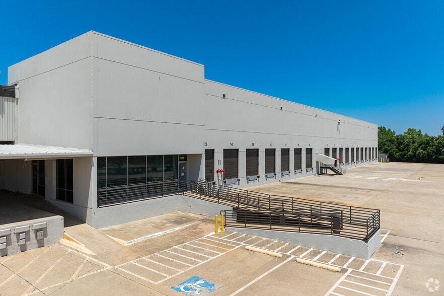 Primary Photo Of 502 Fountain Pky, Grand Prairie Warehouse For Lease