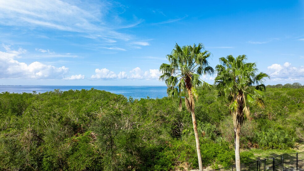 More Photos Of 5550 W Executive Dr, Tampa Office Residential For Sale