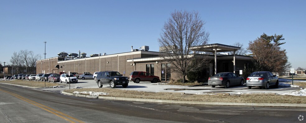 Primary Photo Of 2303 Schuetz Rd, Saint Louis Manufacturing For Sale