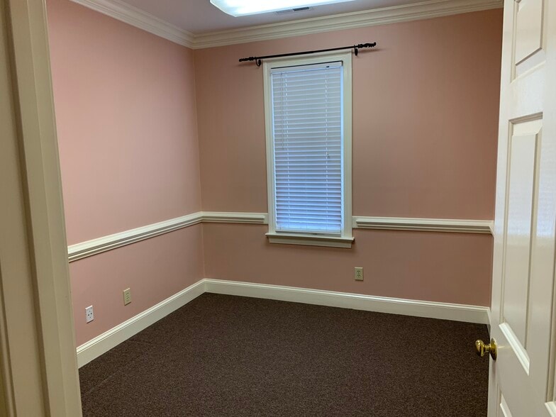 More Photos Of 211 E Six Forks Rd, Raleigh Loft Creative Space For Sale