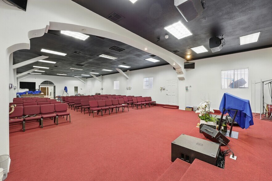 More Photos Of 6617 S San Pedro St, Los Angeles Flex For Sale