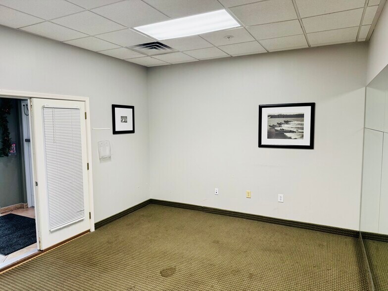 More Photos Of 2100 Sea Mountain Hwy, North Myrtle Beach Hotel For Lease