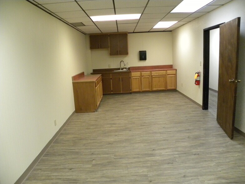 More Photos Of 305 SW Wyoming, Casper Office For Sale
