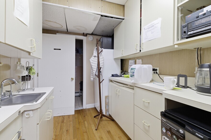More Photos Of 1051 Beacon St, Brookline Medical For Sale