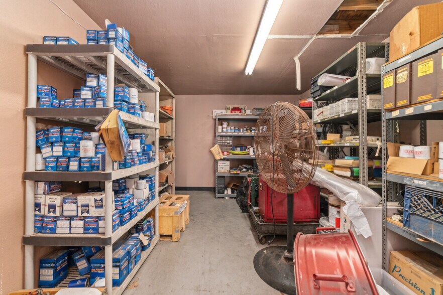 More Photos Of 11239 Veterans Memorial Dr, Houston Auto Repair For Sale
