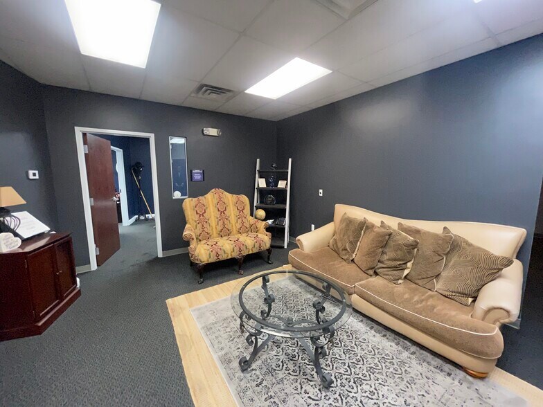 More Photos Of 16455 Woodward Ave, Highland Park Office For Lease