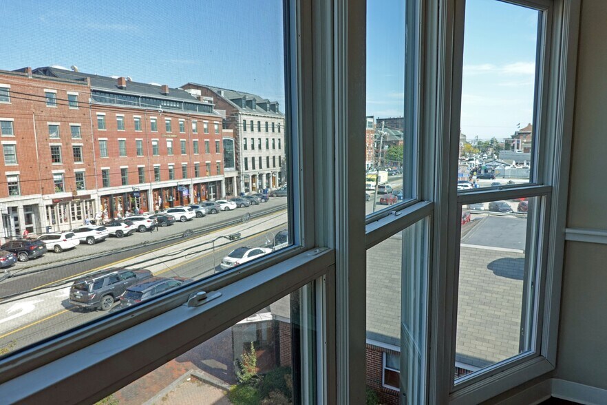 More Photos Of 1 Union Wharf, Portland Storefront Retail Office For Lease