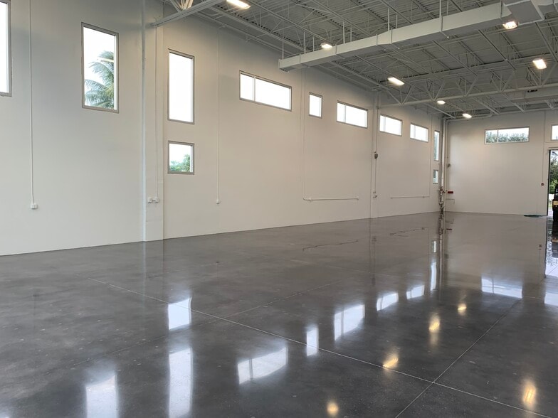 More Photos Of 1107 Wallace Dr, Delray Beach Showroom For Sale
