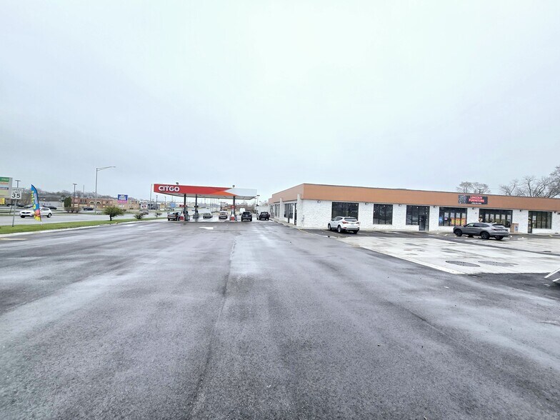 More Photos Of 590 W Lincoln Hwy, Chicago Heights Service Station For Lease