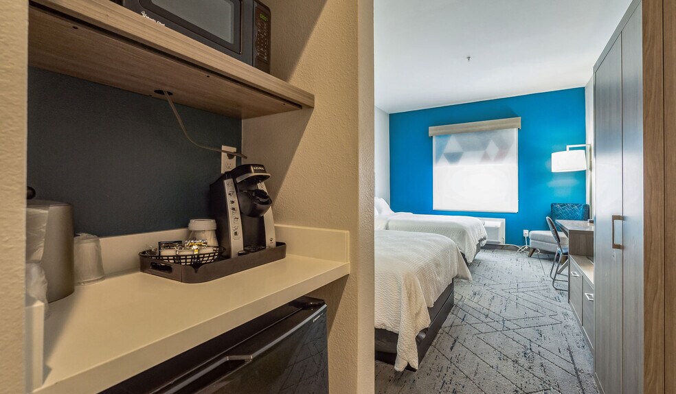 More Photos Of 46300 Interstate 10, Winnie Hotel For Sale