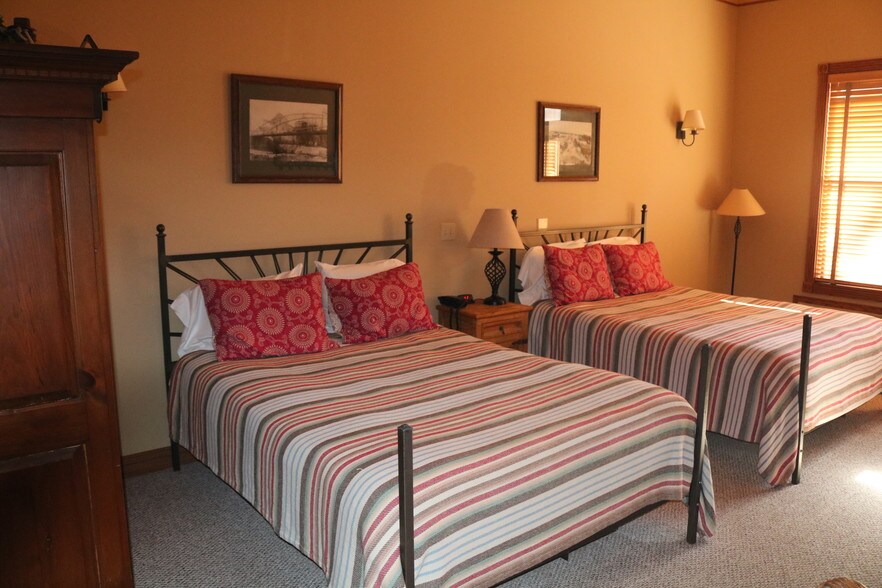 More Photos Of 215 Broadway St, Cottonwood Falls Hotel For Sale