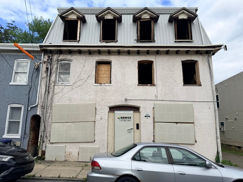 Primary Photo Of 1115 Upland St, Chester Apartments For Sale
