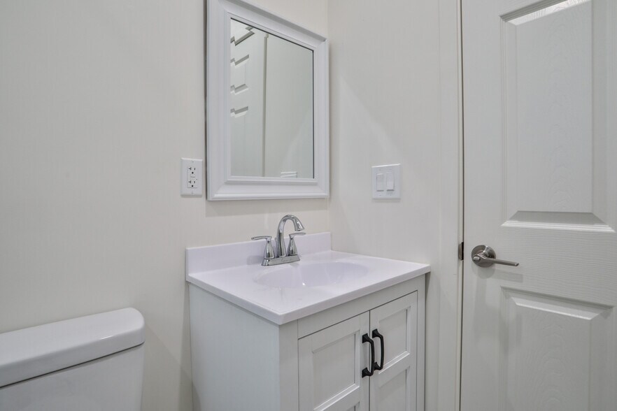 More Photos Of 2111 Scott Rd, Burbank Apartments For Sale