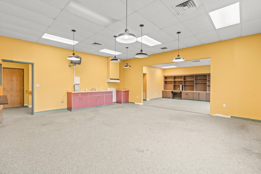 More Photos Of 512 Professional Park Rd, Clinton Medical For Sale