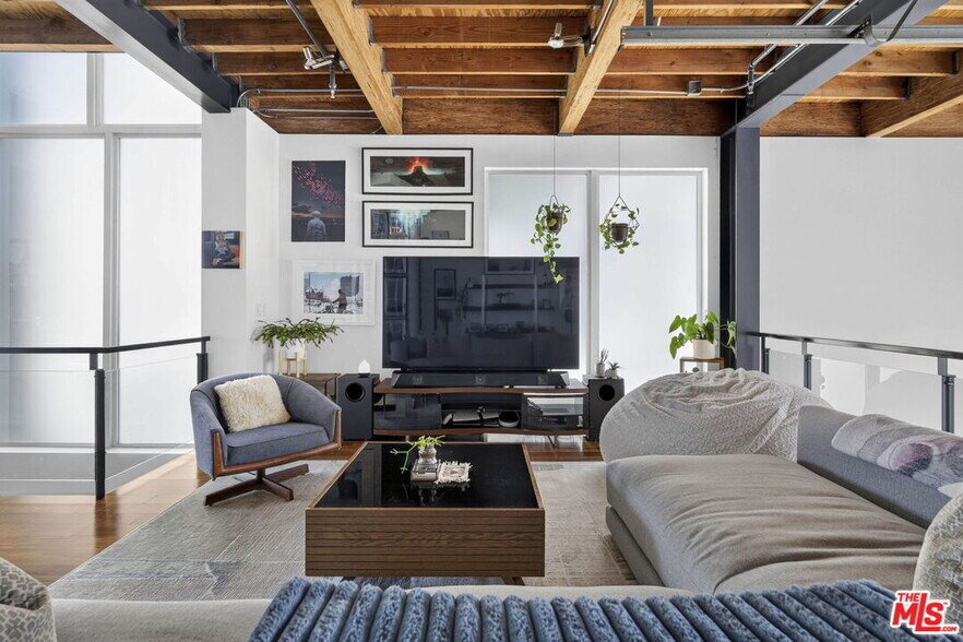 More Photos Of 2120 Narcissus Ct, Venice Office For Sale