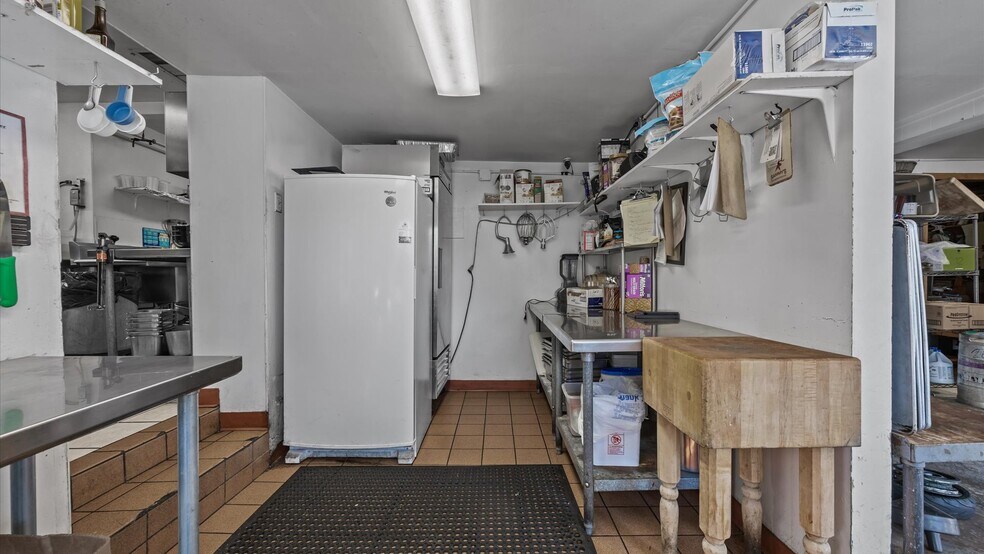 More Photos Of 412 Park Ave, Rifle Restaurant For Sale