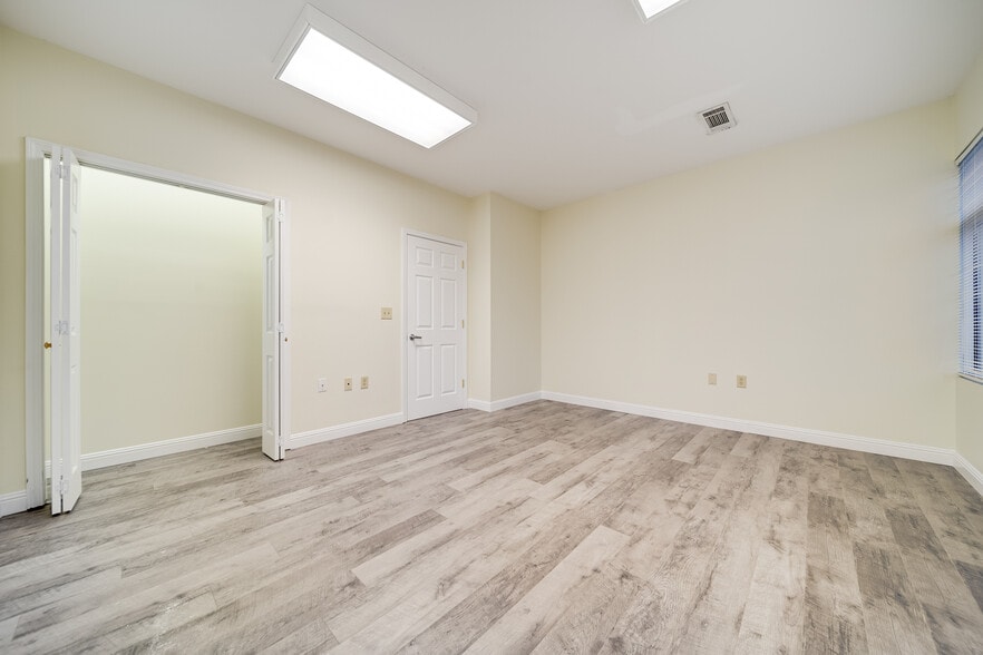 More Photos Of 180 N Belvedere Dr, Gallatin Office Residential For Lease