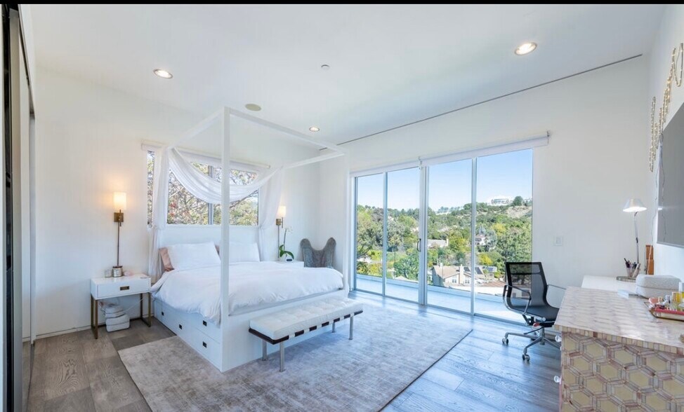 More Photos Of 12148 Travis St, Los Angeles Healthcare For Lease