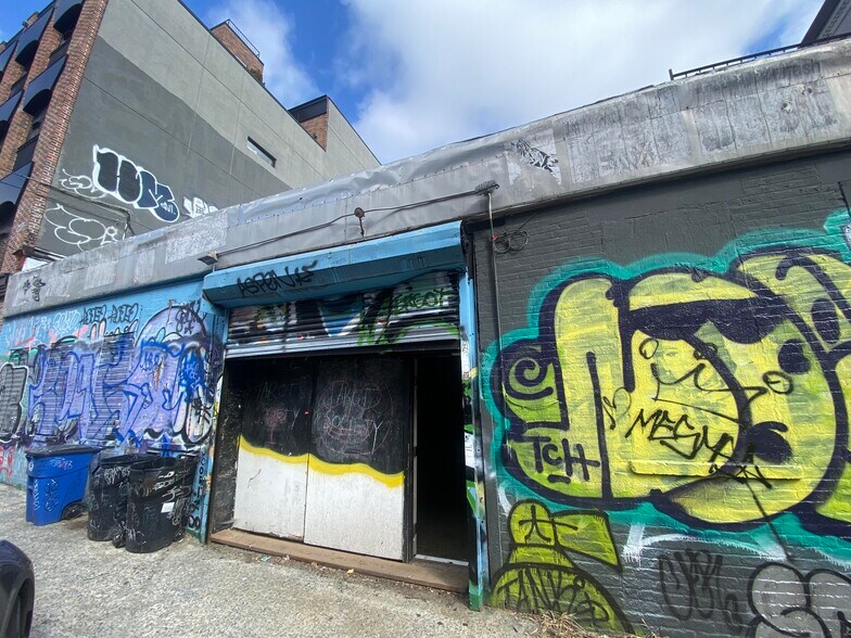 More Photos Of 6 Charles Pl, Brooklyn General Retail For Lease