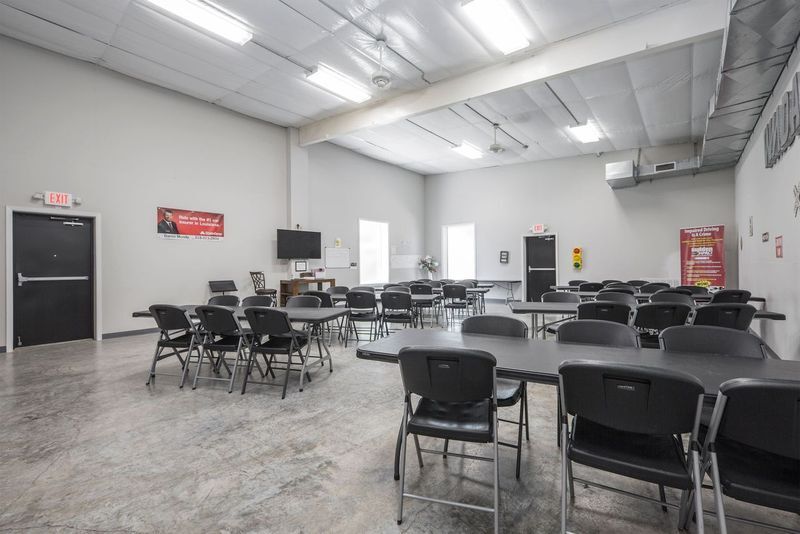 More Photos Of 406-410 N 6th St, West Monroe Light Manufacturing For Sale