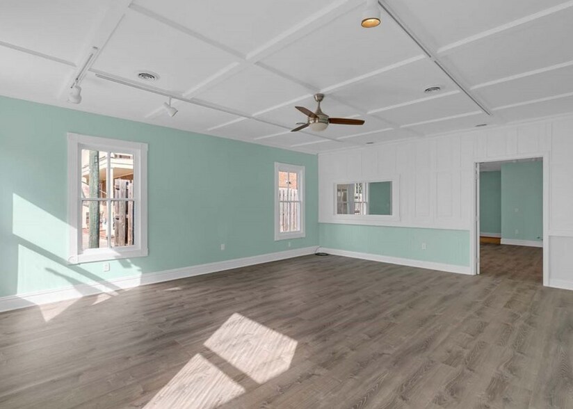 More Photos Of 55 Cross St, Urbanna General Retail For Sale
