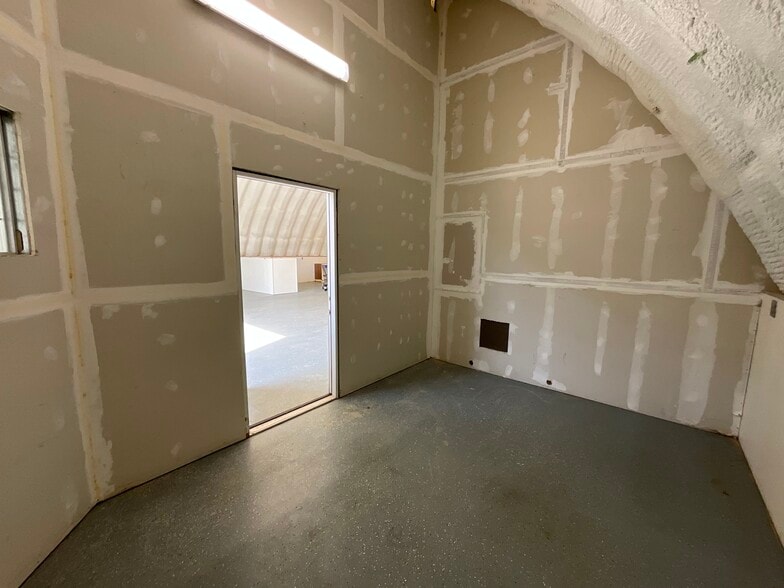 More Photos Of 2611 E 6th St, Panama City Warehouse For Sale