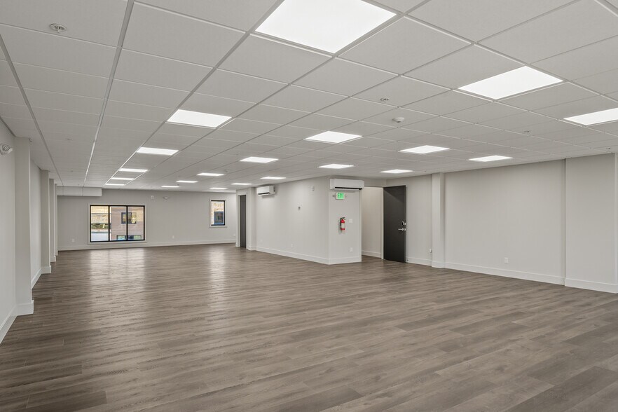 More Photos Of 4554 Forestdale Dr, Park City Light Manufacturing For Lease